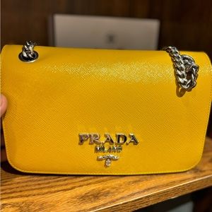 Aunthentic Prada 2 way  cross-body vitello leather perfect condition
